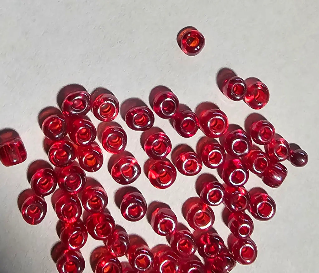 Détail perles rouge nacré pour mosaïque artisanale