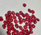 Détail perles rouge nacré pour mosaïque artisanale