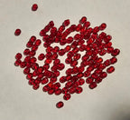 Détail perles rouge bordeaux pour mosaïque artisanale
