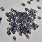 Détail perles gris ardoise pour mosaïque artisanale
