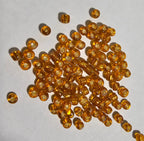 Détail perles ambre topaze pour mosaïque artisanale