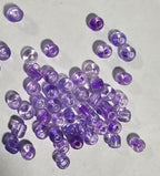 Détail perles lilas pour mosaïque artisanale