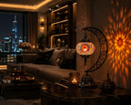 Lampe lune mosaïque orange – salon luxueux vue sur ville nuit – Mosaic Dream
