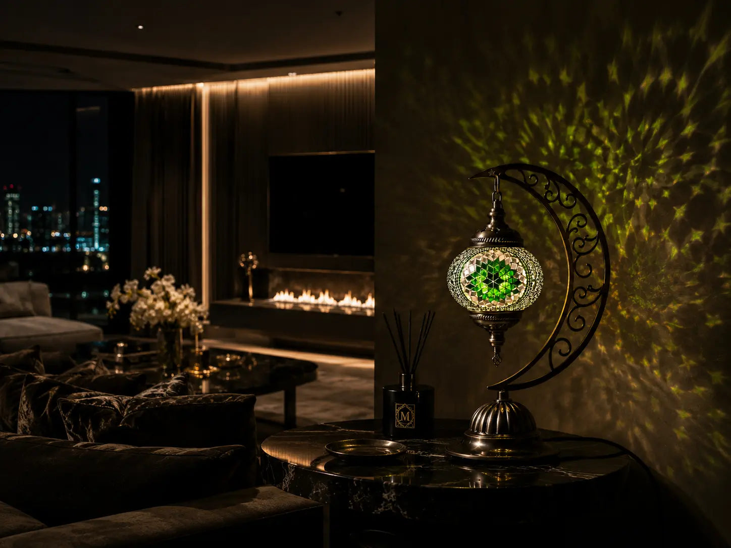 Lampe lune mosaïque verte – projection lumineuse salon luxueux nuit – Mosaic Dream
