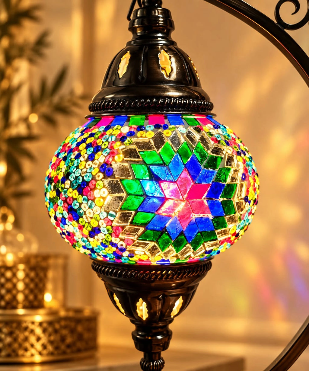 Globe de lampe cygne en mosaïque multicolore éclairé
