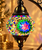 Globe de lampe cygne en mosaïque multicolore éclairé