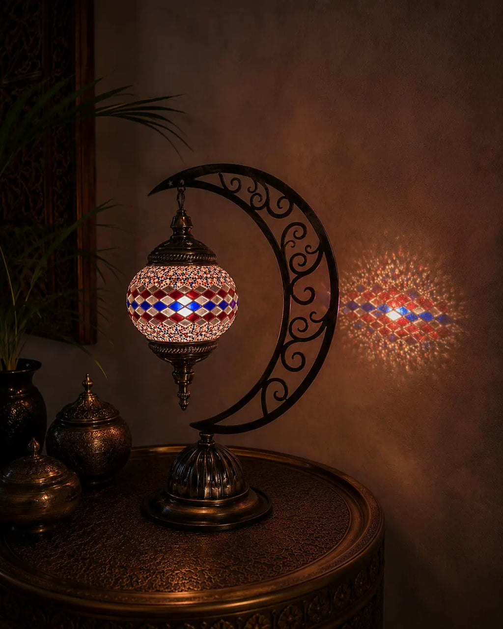 Zoom globe lampe lune mosaïque veilleuse – motif multicolore fond sombre – Mosaic Dream