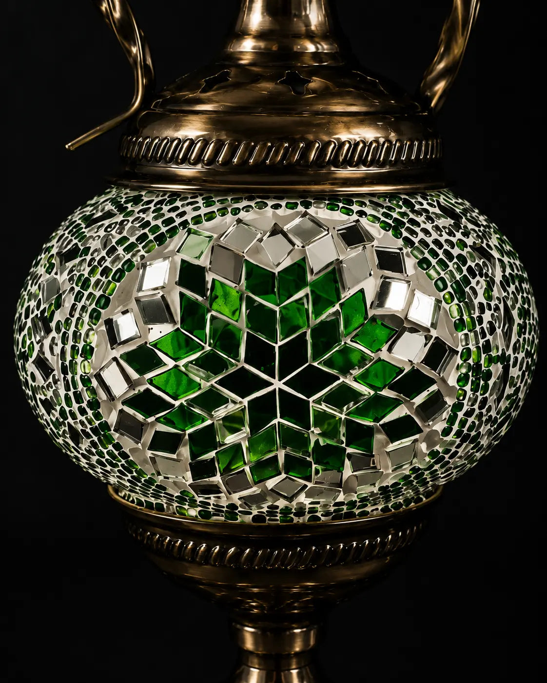 Zoom globe lampe teapot mosaïque verte – motif géométrique détail – Mosaic Dream