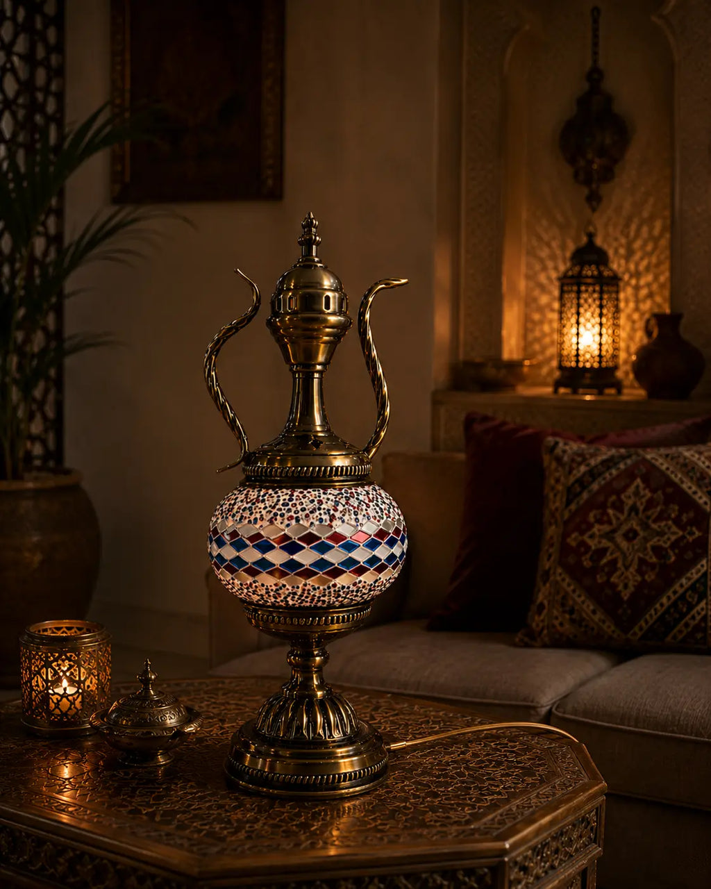 Lampe teapot mosaïque rouge et bleue – salon oriental ambiance nuit – Mosaic Dream