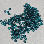 Détail perles turquoise canard silver-lined pour mosaïque artisanale