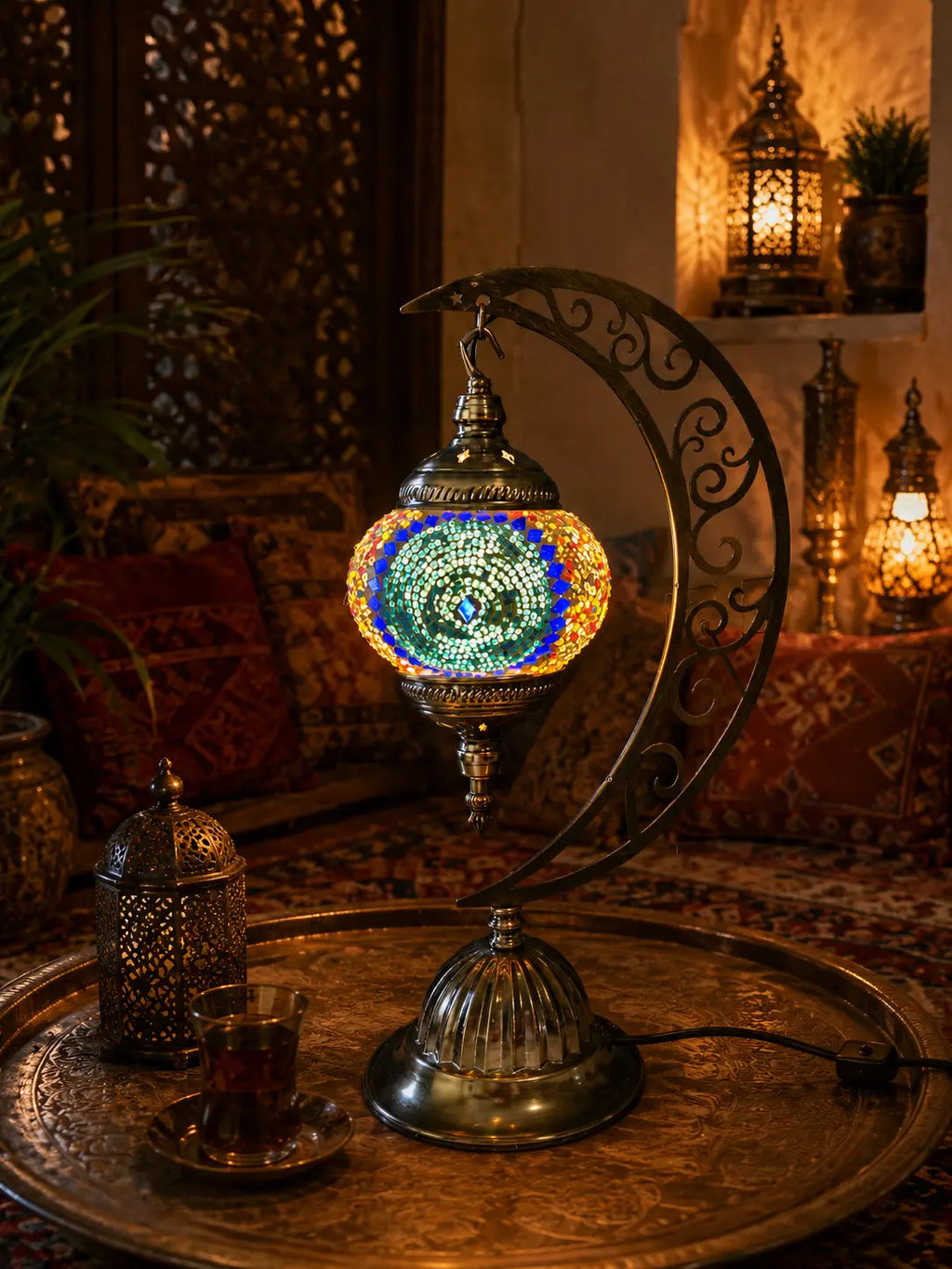 Lampe lune mosaïque bleue spirale – vue d'ensemble fond sombre – Mosaic Dream