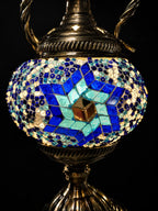 Zoom globe lampe teapot mosaïque bleue – motif étoile fond noir – Mosaic Dream