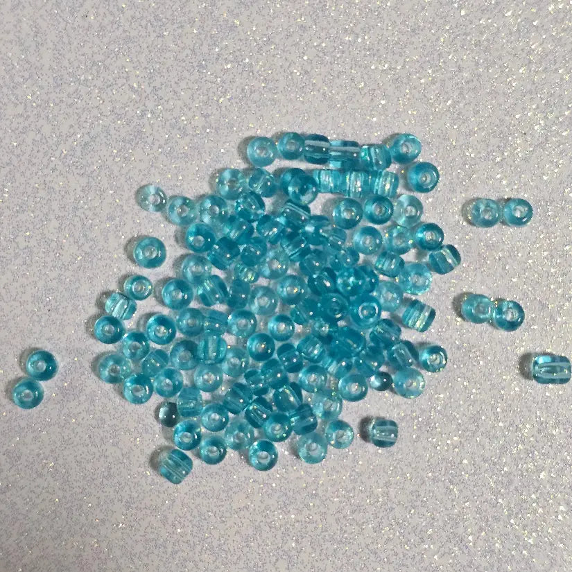 Détail perles bleu glacier pour mosaïque artisanale