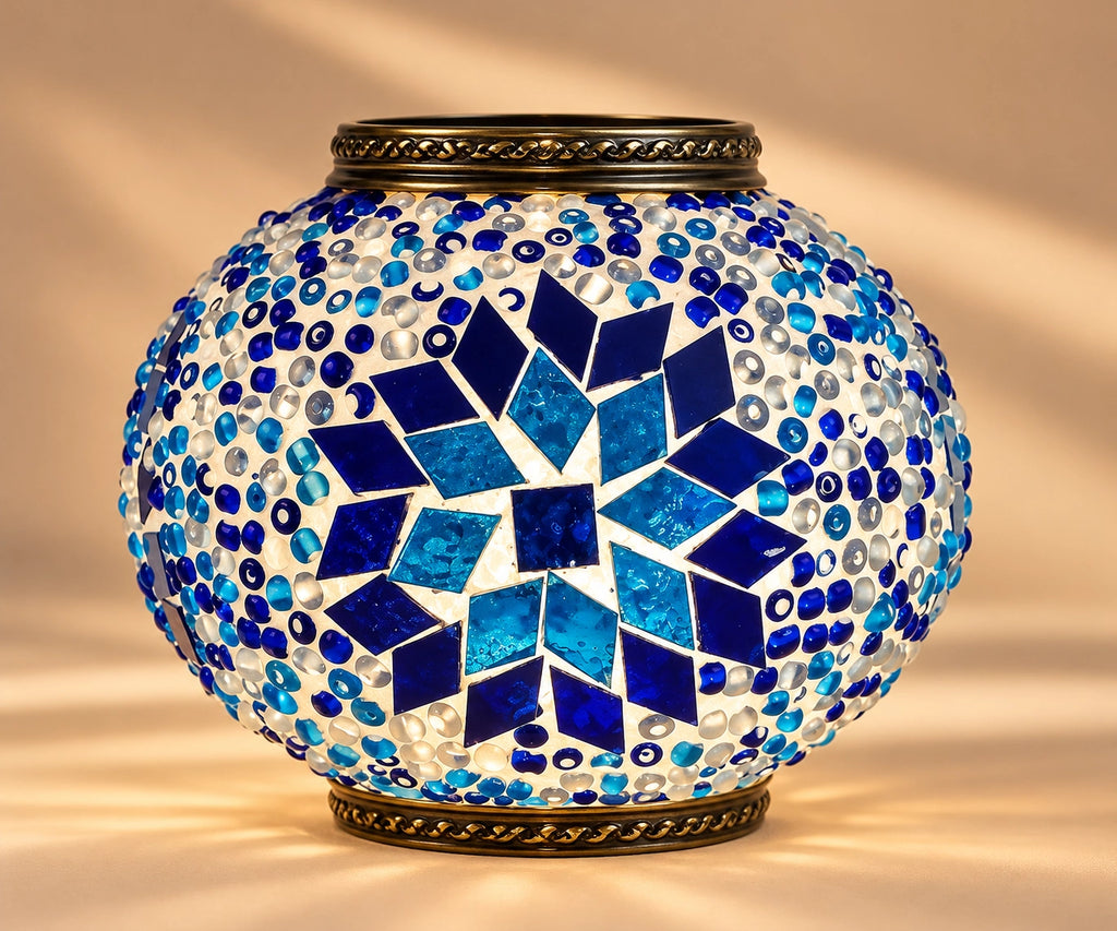 Globe lampe mosaïque bleu et blanc avec motif floral central