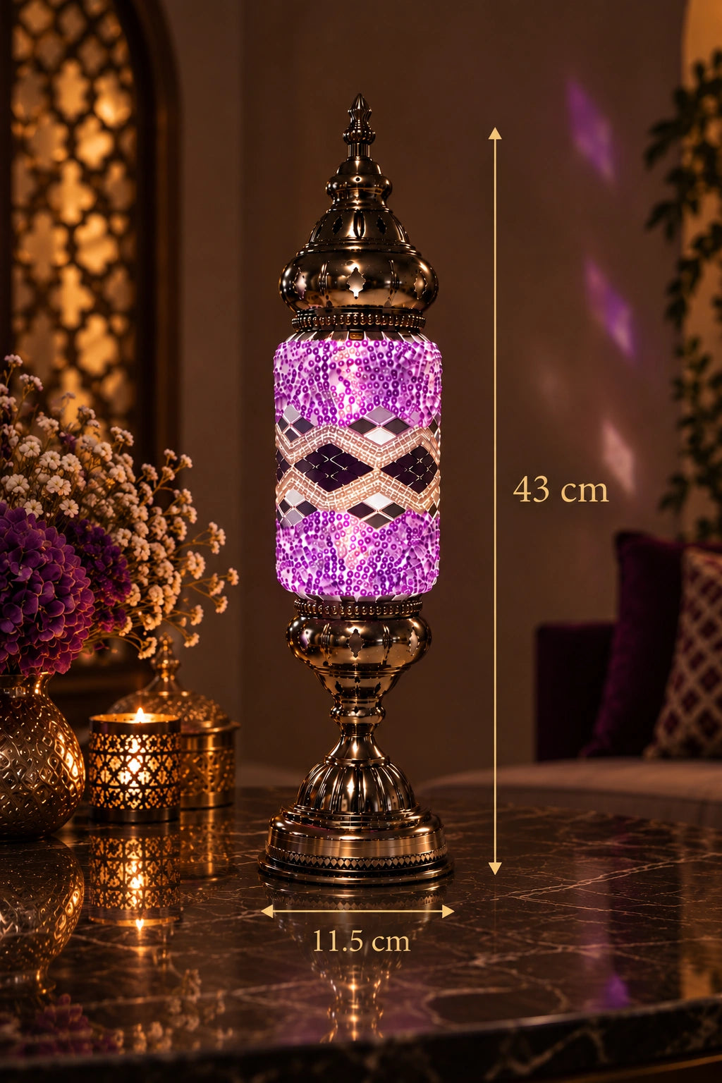 Lampe mosaïque mauve et argent avec reflets lumineux dans un salon oriental – Mosaic Dream