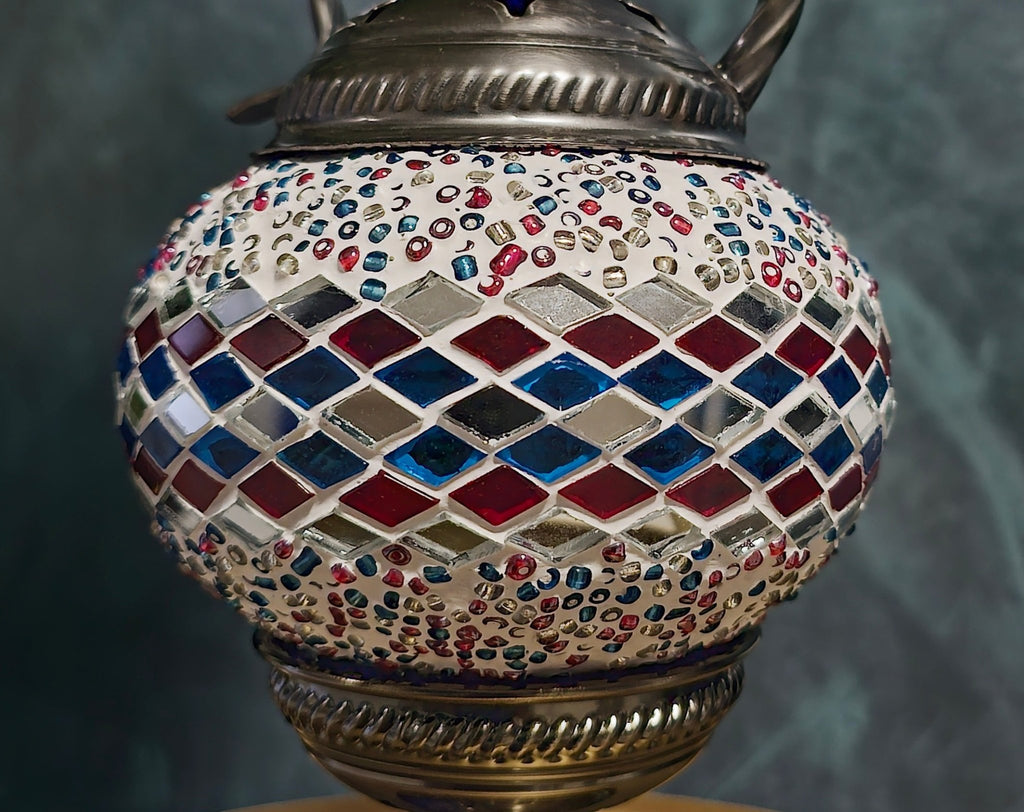 Détail mosaïque lampe lune veilleuse artisanale belge