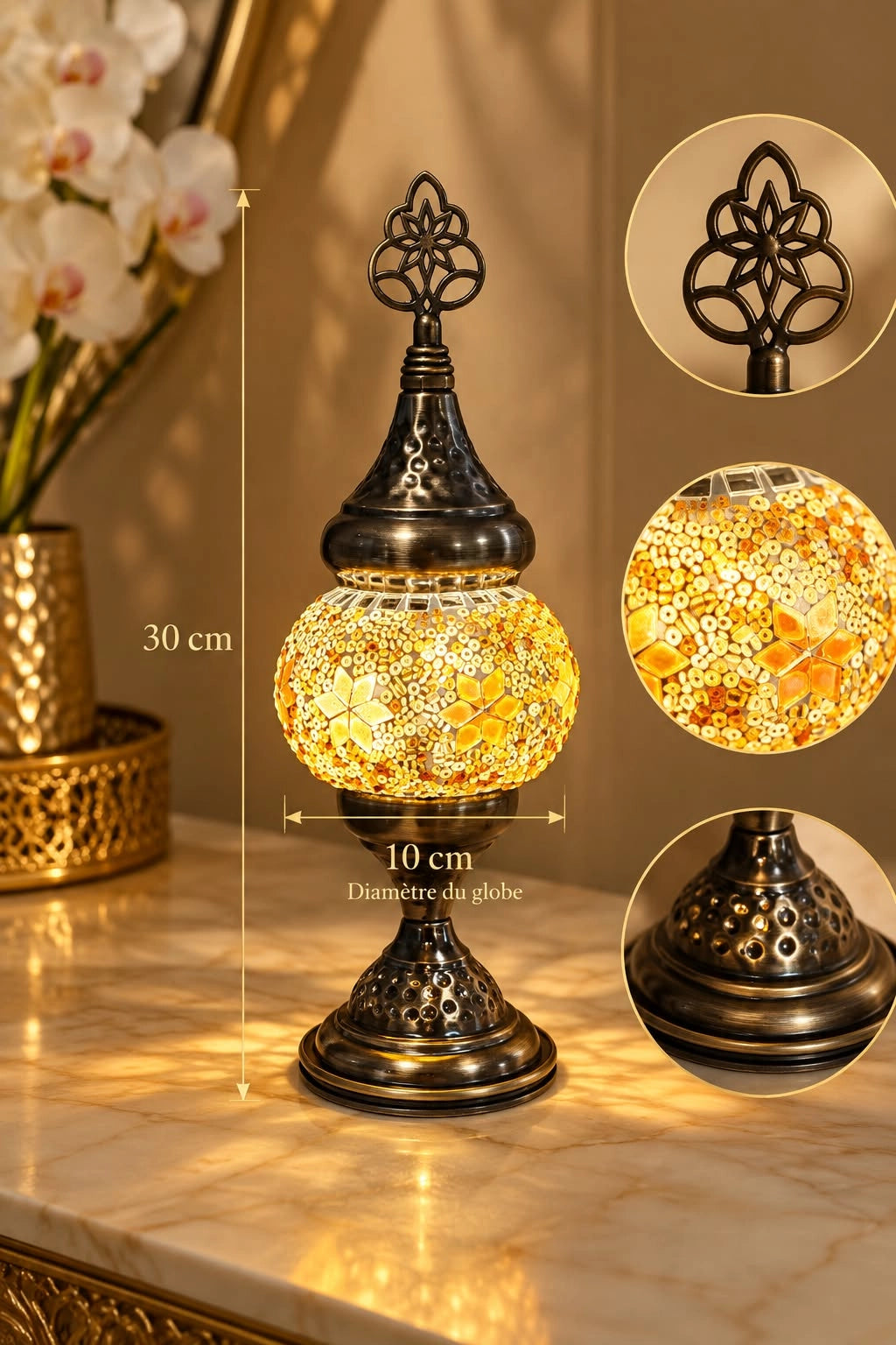 Lampe artisanale dorée en mosaïque dans une décoration orientale chic
