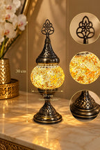 Lampe artisanale dorée en mosaïque dans une décoration orientale chic