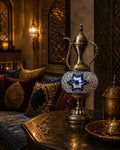 Lampe teapot mosaïque bleue – salon oriental ambiance nuit – Mosaic Dream