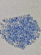 Détail perles bleu lavande transparentes AB pour mosaïque artisanale