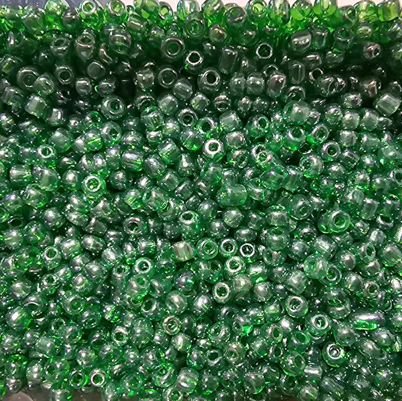 Perles de rocaille vert prairie transparentes 4mm — Mosaic Dream
