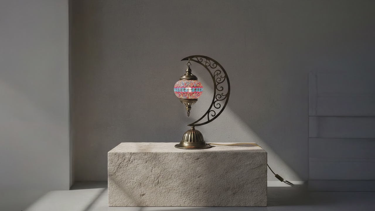 Lampe lune mosaïque veilleuse allumée – reflets lumineux ambiance orientale