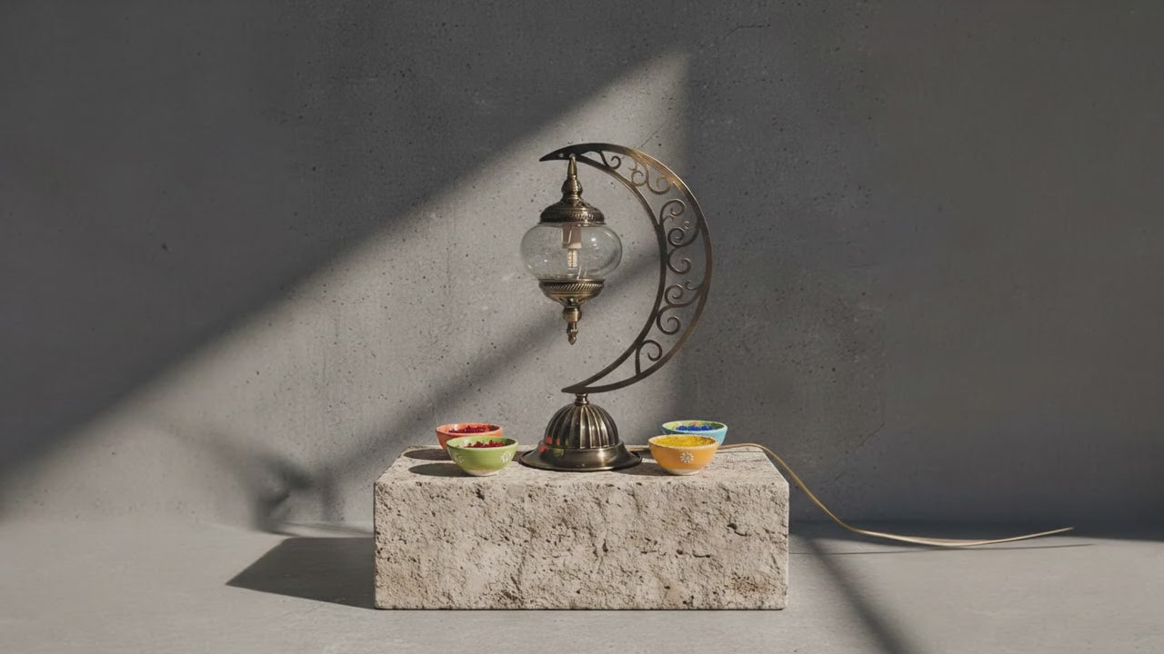 Lampe lune mosaïque personnalisable allumée – création sur mesure ambiance orientale