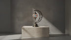 Lampe lune mosaïque mauve et bleue allumée – reflets lumineux ambiance orientale