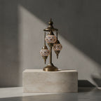 Lampe mosaïque rouge et or – détail verre coloré artisanal