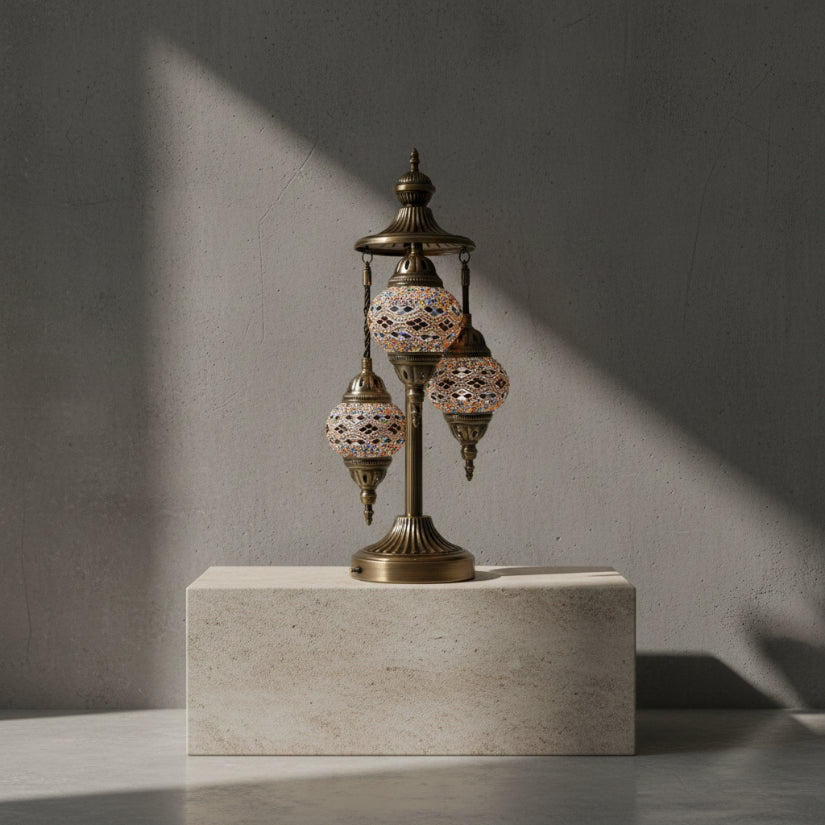 Lampe mosaïque rouge et or – détail verre coloré artisanal