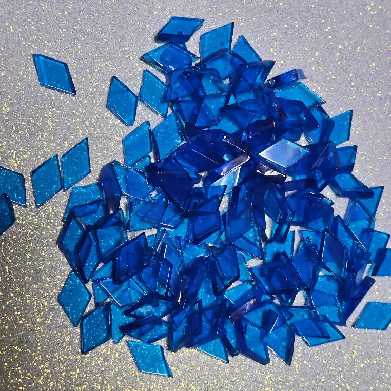 Losange de verre bleu 8 mm vue de face – tesselle mosaïque artisanale Belgique