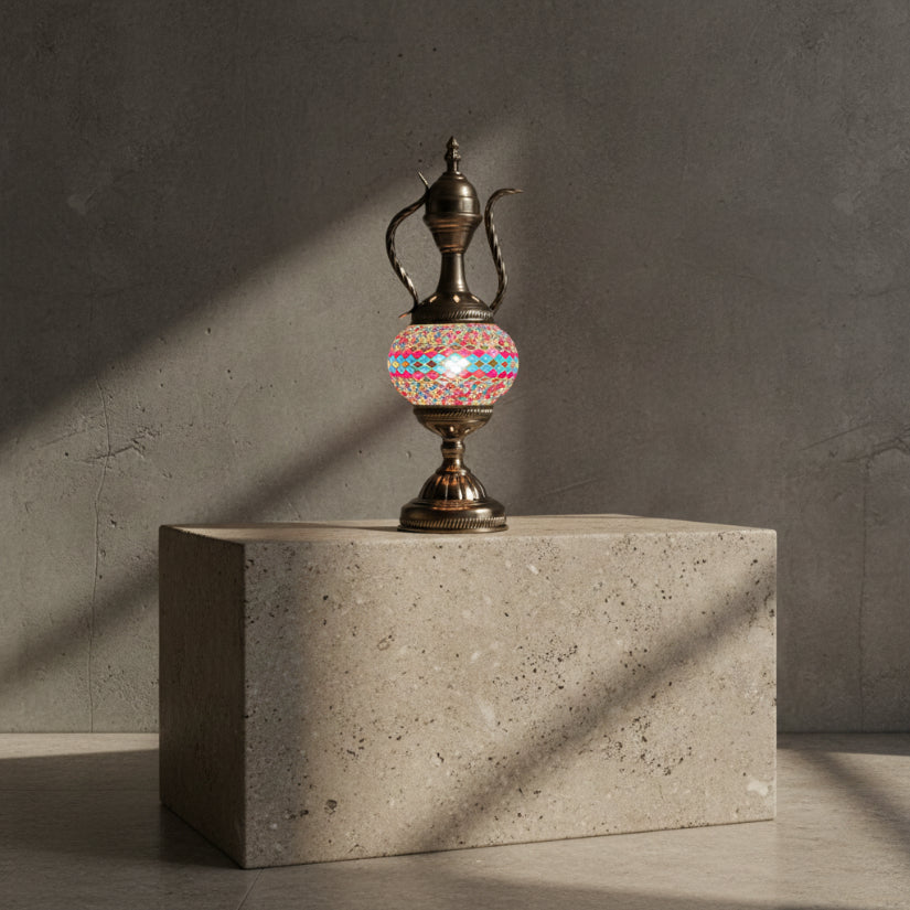 Lampe théière mosaïque rouge et bleue – détail verre coloré fait main