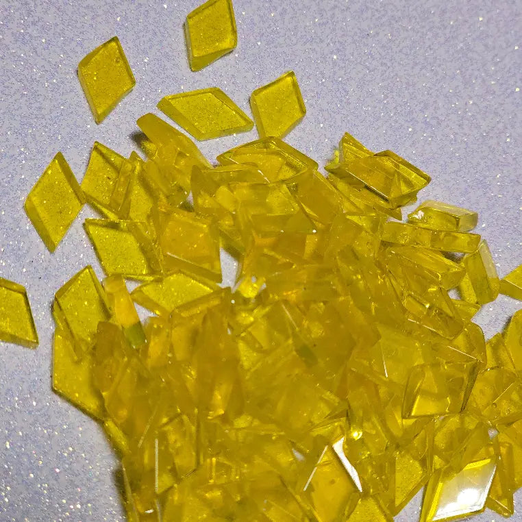  Losange de verre jaune 8 mm vue de face – tesselle mosaïque artisanale Belgique