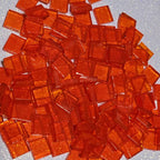 Carré de verre orange transparent 8 mm vue de face – tesselle mosaïque artisanale Belgique