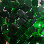 Détail tesselle verre vert foncé 8 mm coupe précise – accessoire mosaïque DIY Mosaic Dream