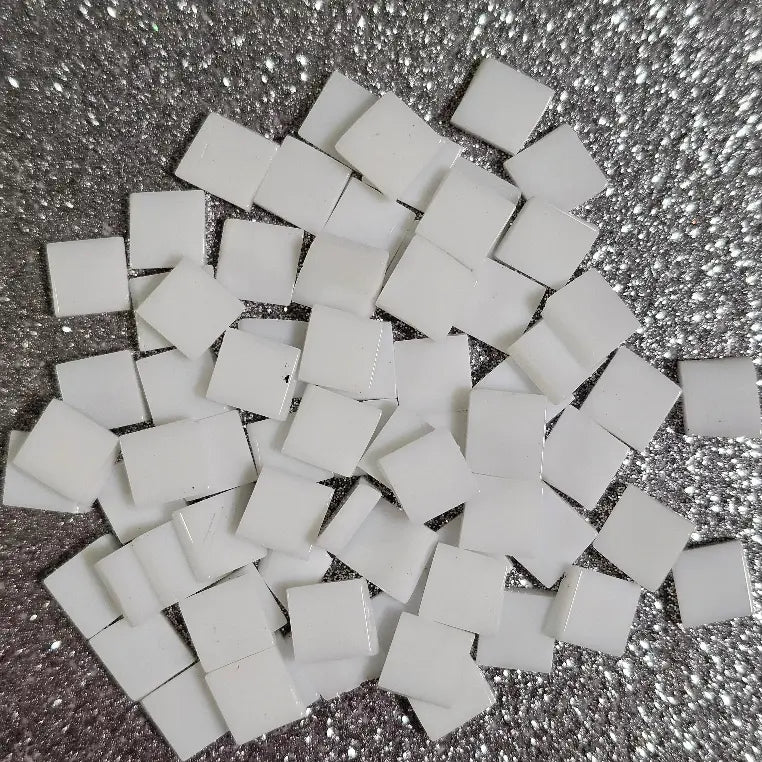 Carré de verre blanc opaque 8 mm vue de face – tesselle mosaïque artisanale Belgique