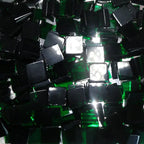 Carré de verre vert profond 8 mm vue de face – tesselle mosaïque artisanale Belgique