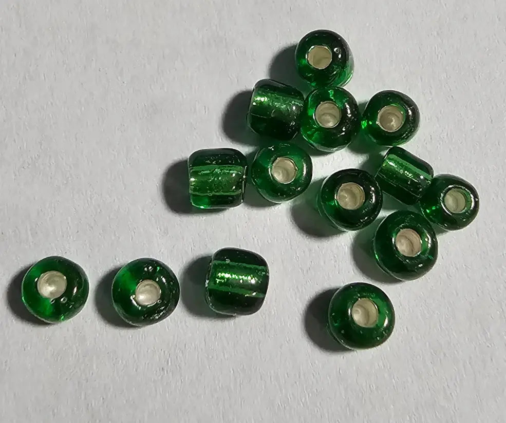 Détail perles vert émeraude pour mosaïque artisanale